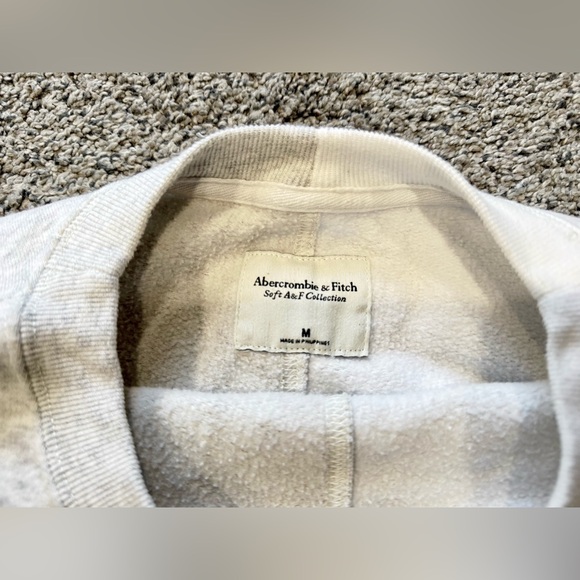 abercrombie & fitch cropped sweatshirt - Picture 3 of 3